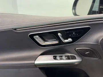 MERCEDES-BENZ EQE 350 4M SUV AMG Pano Airmatic Distronic 360