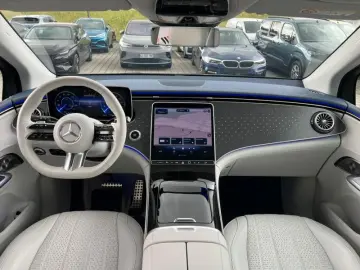 MERCEDES-BENZ EQE SUV 350 4Matic AMG WÄRMEP PANO ACC MBUX