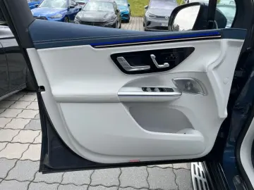 MERCEDES-BENZ EQE SUV 350 4Matic AMG WÄRMEP PANO ACC MBUX
