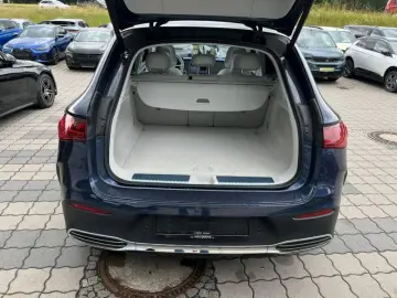 MERCEDES-BENZ EQE SUV 350 4Matic AMG WÄRMEP PANO ACC MBUX