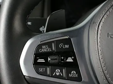 BMW M850i xDr. Coupé ACC huD Laser M Technik Paket