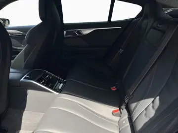 BMW M850i xDrive HUD DAB PA  St GO Laser Pano 20