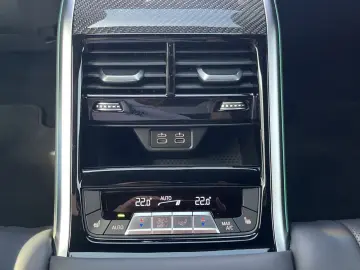 BMW M850i xDrive HUD DAB PA  St GO Laser Pano 20