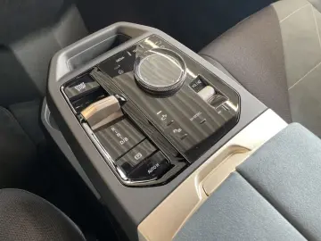 BMW iX xDrive50 Sport LivePro SkyL Kam H K DA KomZu