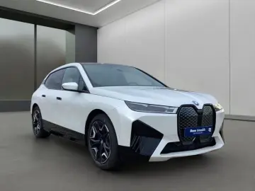 BMW iX xDrive50 Edition LASER NAVI HUD PANO 22  AHK