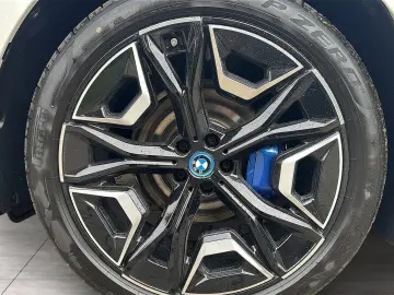 BMW iX xDrive50 M Sport DA Prof HUD Pano AHK Laser