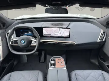 BMW iX xDrive50 M Sport DA Prof HUD Pano AHK Laser