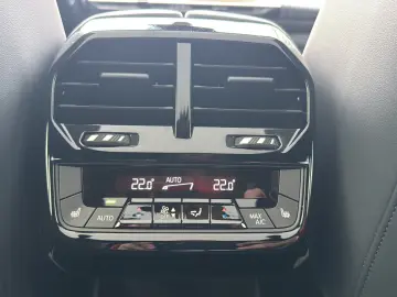 BMW iX xDrive50 M Sport DA Prof HUD Pano AHK Laser