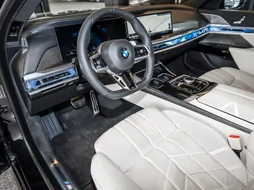 BMW 740d xDrive SKY DVD B&W