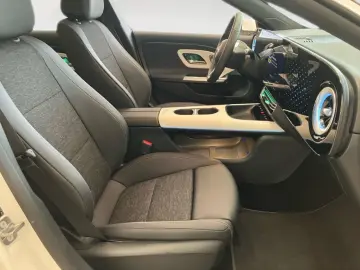 MERCEDES-BENZ CLA 250  Progressive Pano DISTRO KEYLE…