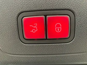 MERCEDES-BENZ CLA 250  Progressive Pano DISTRO KEYLE…