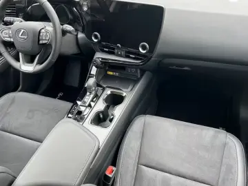 Lexus NX 350h E-Four Business NAVI
