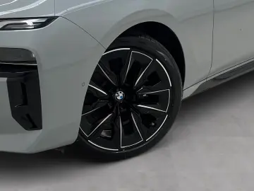 BMW 740d xDrive M Sport Pro Fond Ent. TV Standheizun