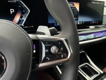 BMW 740 d xDrive M-Pro SKYLoung Leather-Red REARTV S