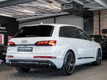 AUDI Q7 60 TFSIe quattro S-SITZE AHK PANO MEMORY