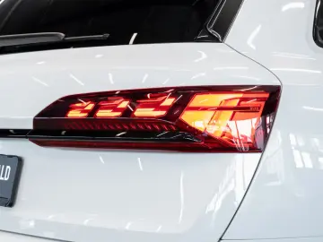 AUDI Q7 60 TFSIe quattro S-SITZE AHK PANO MEMORY
