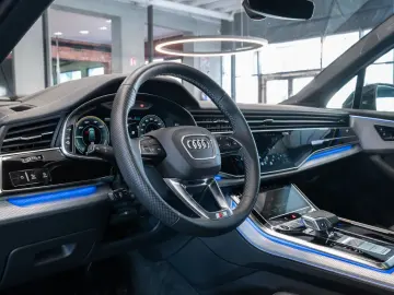 AUDI Q7 60 TFSIe quattro S-SITZE AHK PANO MEMORY