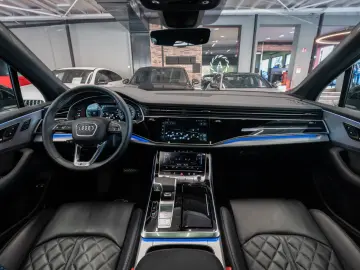 AUDI Q7 60 TFSIe quattro S-SITZE AHK PANO MEMORY