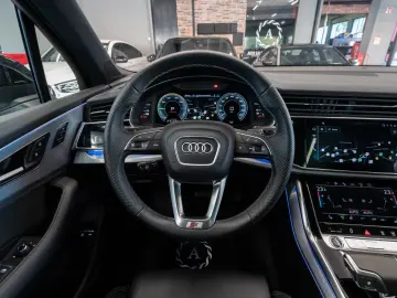 AUDI Q7 60 TFSIe quattro S-SITZE AHK PANO MEMORY