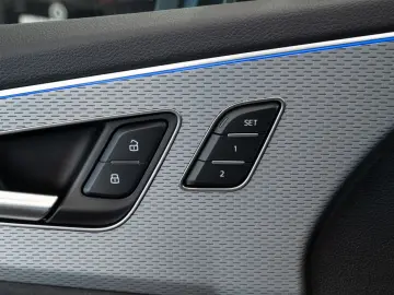 AUDI Q7 60 TFSIe quattro S-SITZE AHK PANO MEMORY