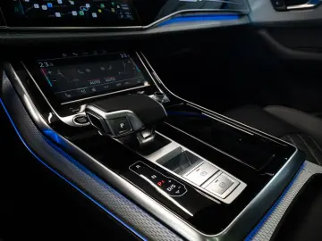 AUDI Q7 60 TFSIe quattro S-SITZE AHK PANO MEMORY