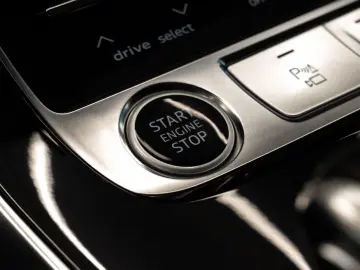 AUDI Q7 60 TFSIe quattro S-SITZE AHK PANO MEMORY