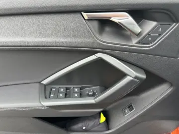 AUDI Q3 35 TFSI S tronic AHK NAVI ACC LED STANDH.