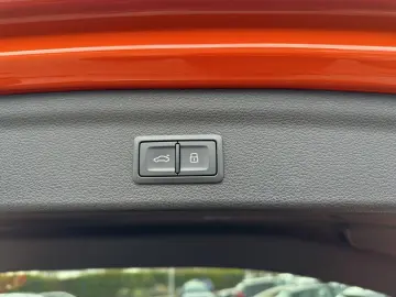 AUDI Q3 35 TFSI S tronic AHK NAVI ACC LED STANDH.