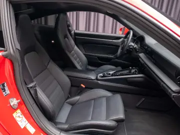 Porsche 911 - 992 Carrera PDK