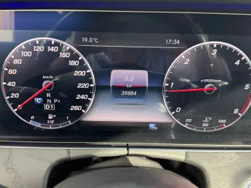 MERCEDES-BENZ E 220d AMG .WIDESCREEN NAPPA DIST BURMESTER