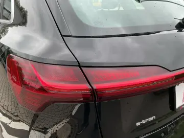 AUDI e-tron 55 QU LED NAVI AIR ACC HuD 360 KAMERA 19Z
