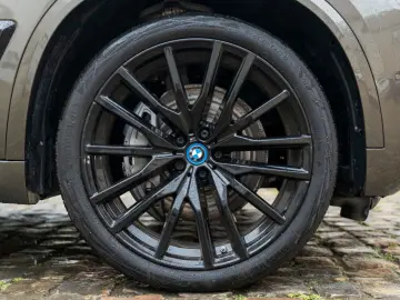BMW X5 50e xDrive M SPORT PANO LUFT KAM MASSAGE HIFI