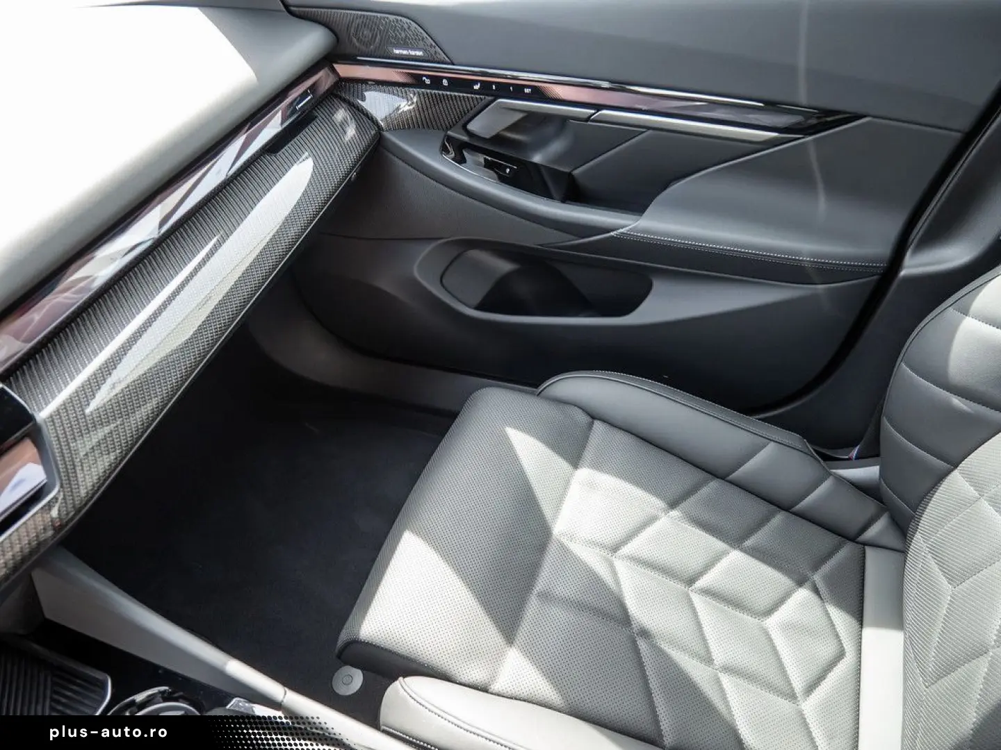 BMW 5 Series 2025 — imagine 14