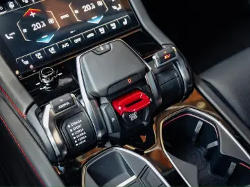 LAMBORGHINI Urus SE AKRAPOVIC  MASSAGE  NIGHT VISION  PPF