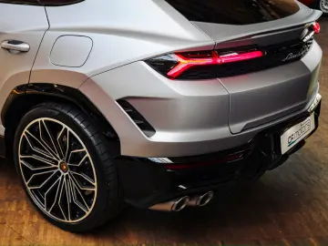 LAMBORGHINI Urus SE AKRAPOVIC  MASSAGE  NIGHT VISION  PPF