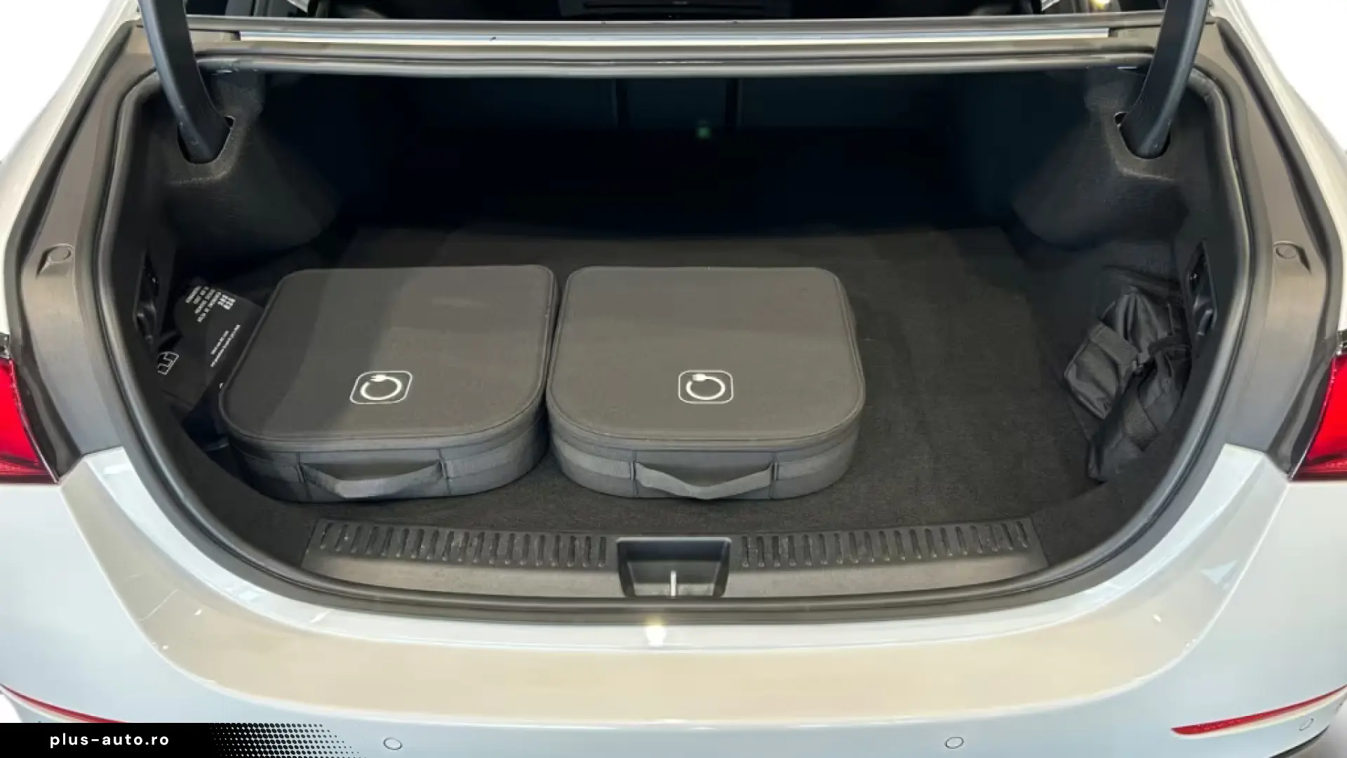 MERCEDES-BENZ E-Class 2025 — imagine 13