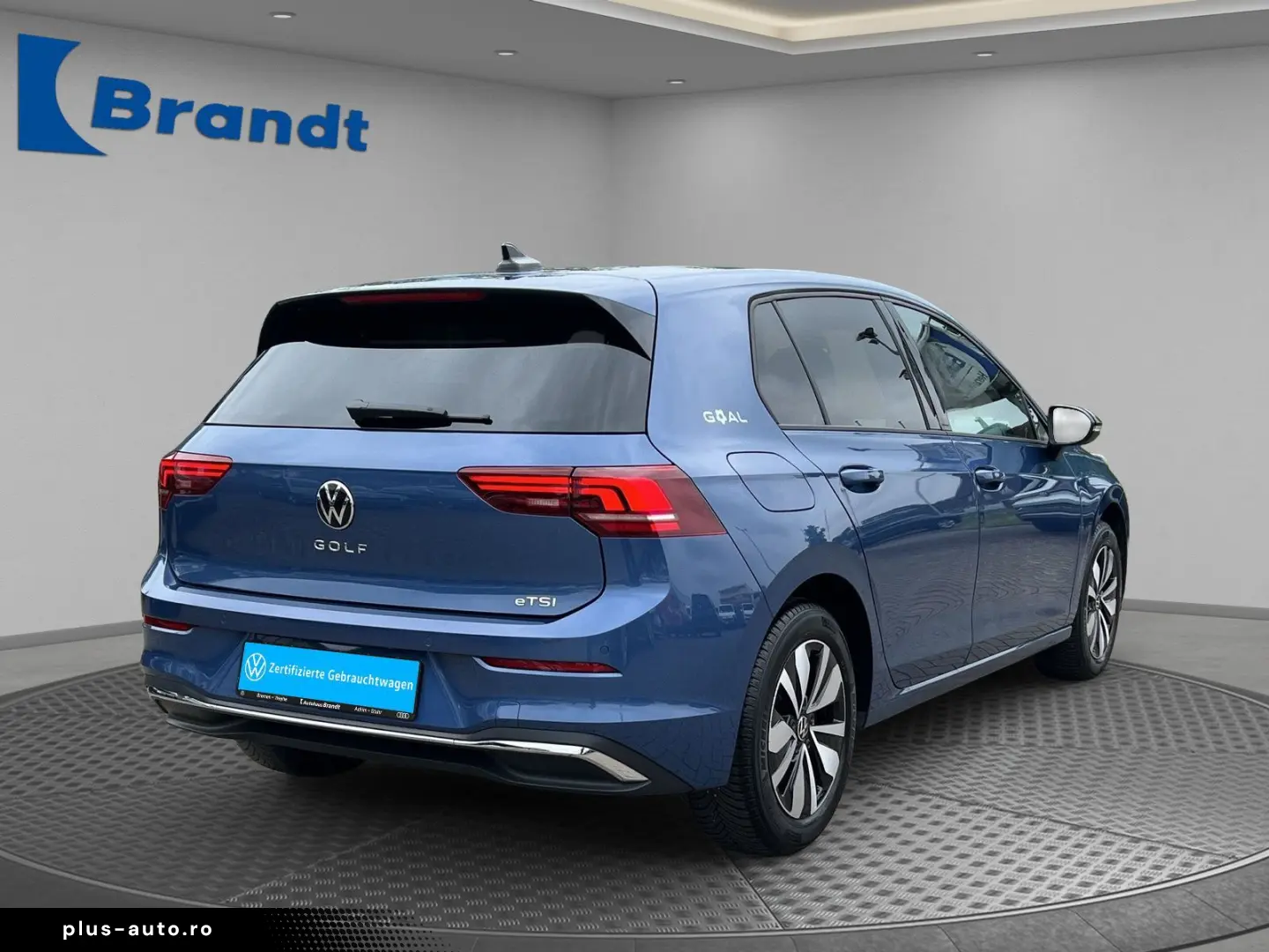 VOLKSWAGEN Golf 2025 — imagine 3
