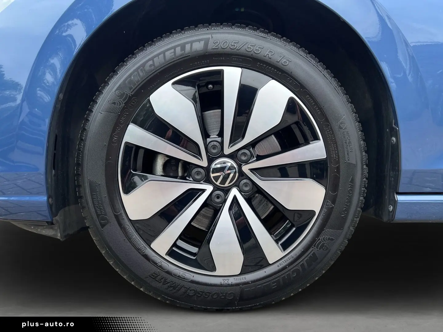VOLKSWAGEN Golf 2025 — imagine 5