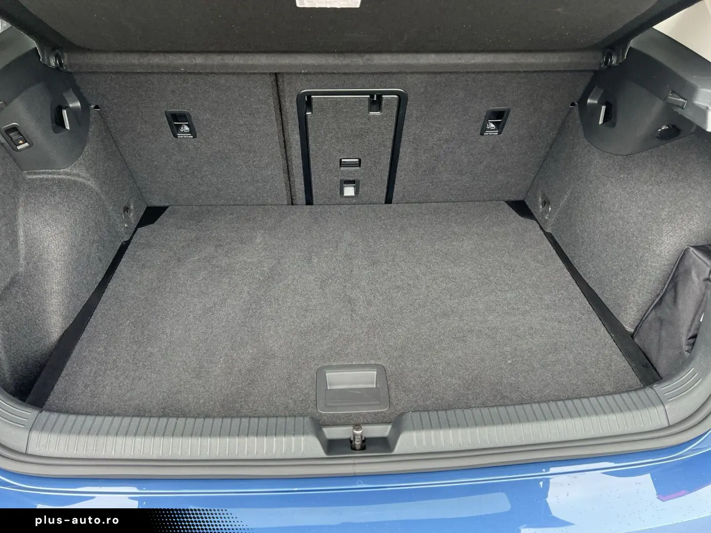 VOLKSWAGEN Golf 2025 — imagine 8