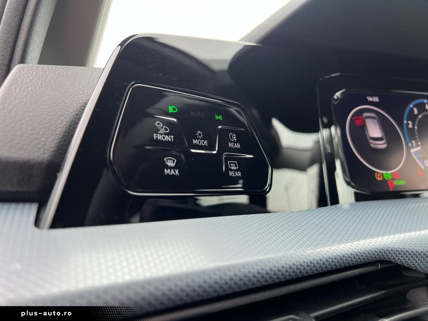 VOLKSWAGEN Golf 2025 — imagine 22