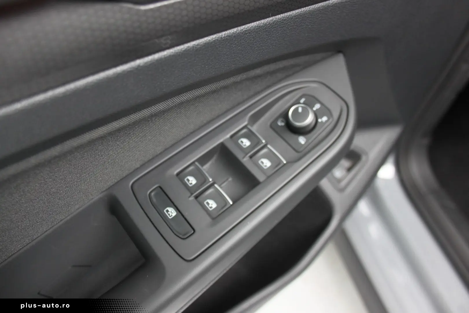 VOLKSWAGEN Golf 2022 — imagine 8