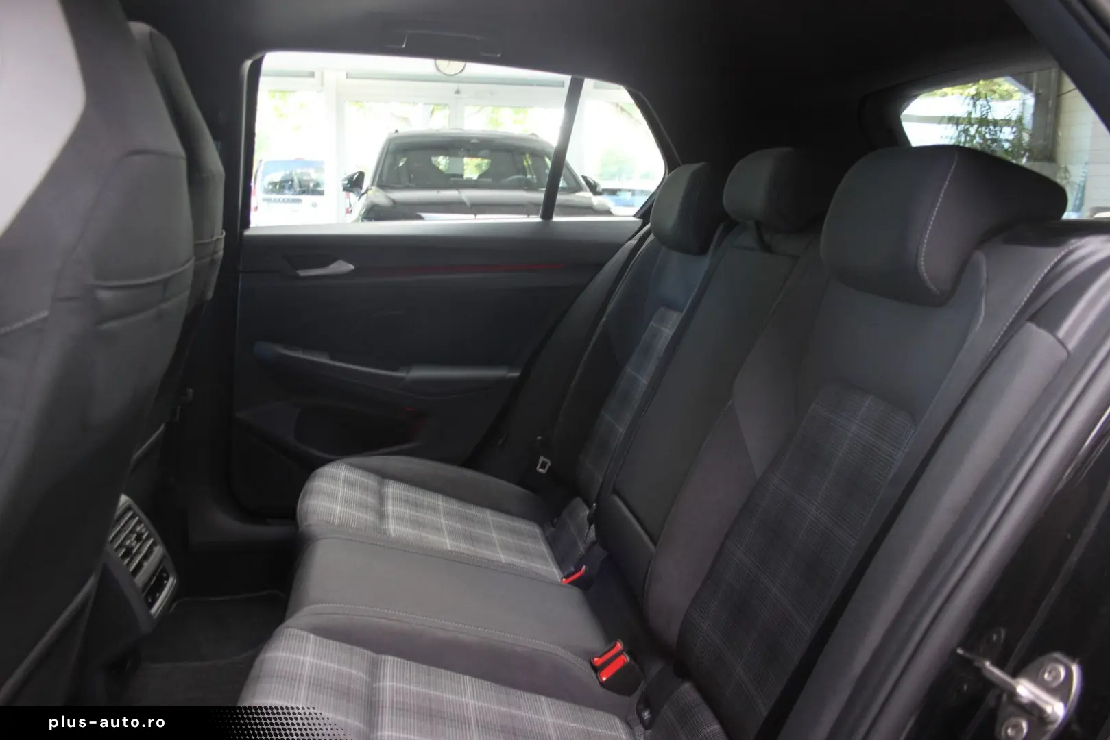 VOLKSWAGEN Golf 2024 — imagine 6