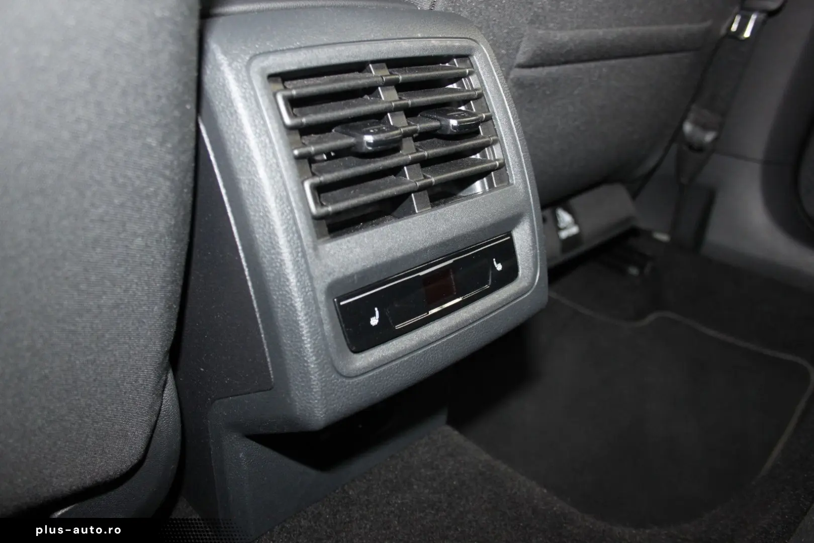 VOLKSWAGEN Golf 2024 — imagine 7