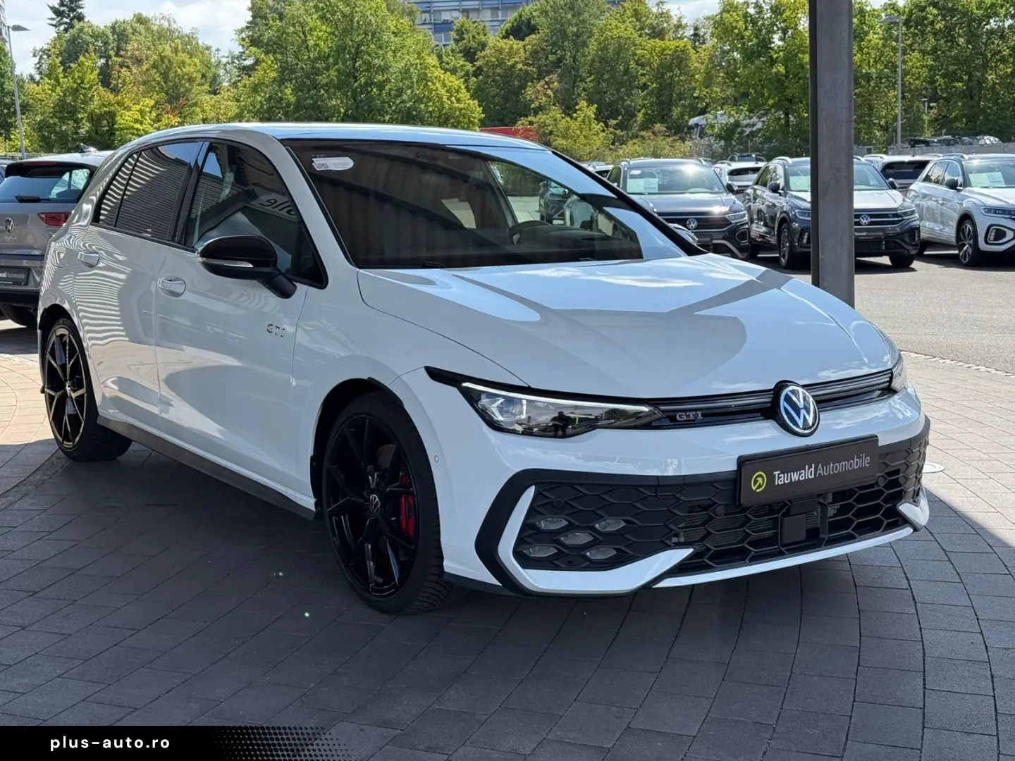 VOLKSWAGEN Golf 2024 — imagine 3