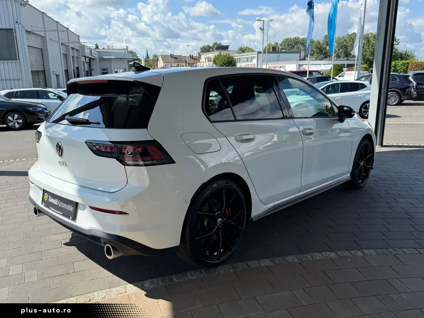 VOLKSWAGEN Golf 2024 — imagine 5