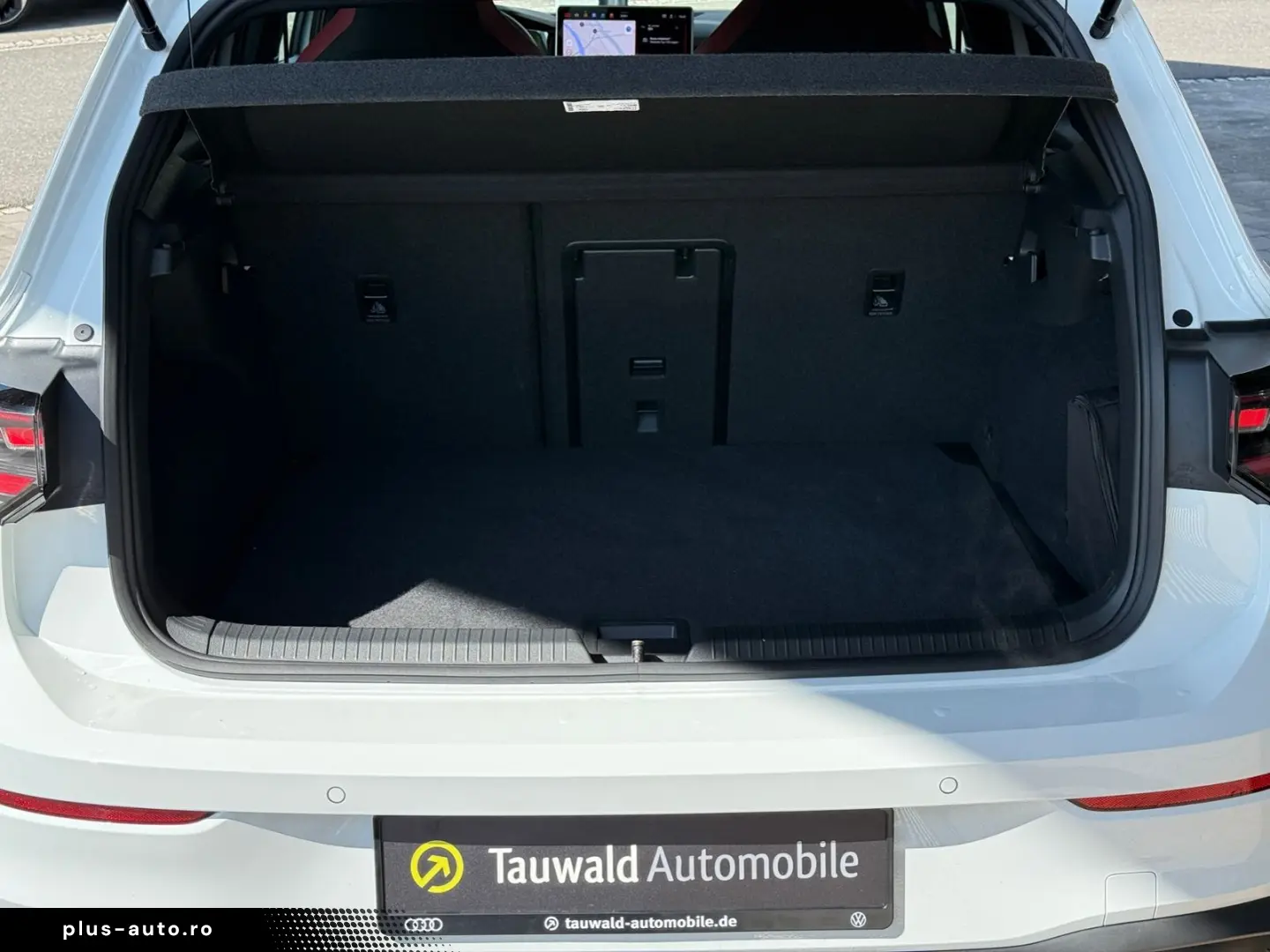 VOLKSWAGEN Golf 2024 — imagine 7