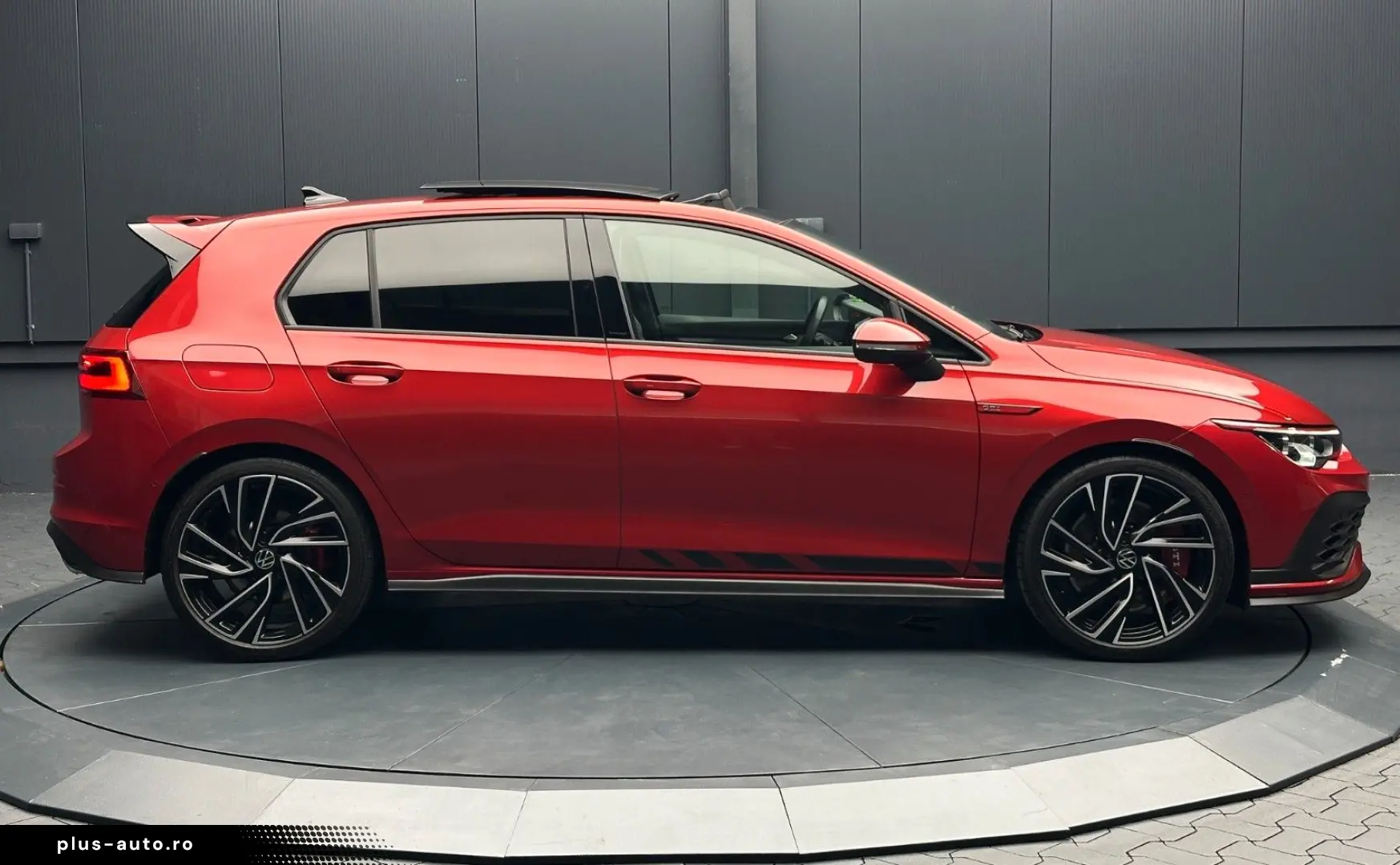 VOLKSWAGEN Golf 2023 — imagine 5