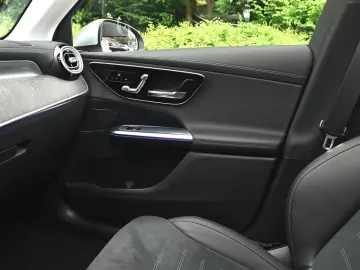 MERCEDES-BENZ GLC 300 d 4M AMG Sport Advanced  AHK P…