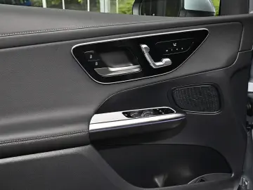 MERCEDES-BENZ GLC 300 d 4M AMG Sport Advanced  AHK P…