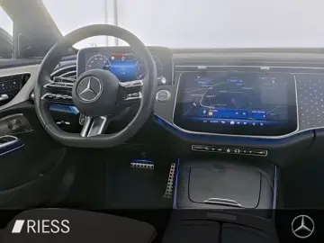 MERCEDES-BENZ E 220 d AMG Sport Distr Pano Sitzkl St…